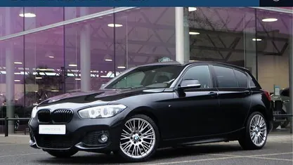 Zwart (metallic) Occasion 2018 BMW 118 Executive Hatchback | € 19.950 (Eerlijke prijs)