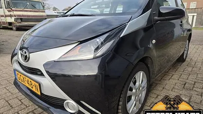 Occasion Toyota Aygo X-play 69 PK (50 kW) 2014 Zwart Hatchback