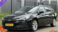 Zwart, metallic lak Gebruikt 2018 Opel Astra Stationwagen | € 8.999 (Goede deal)