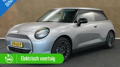 Gebruikt 2025 Mini Cooper Essential Hatchback | € 29.445 (Eerlijke prijs)