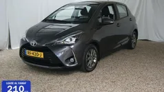 Grijs Gebruikt 2017 Toyota Yaris Design Hatchback | € 12.995 (Goede deal)