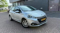 Grijs, metallic lak Gebruikt 2017 Peugeot 208 Hatchback | € 6.950 (Goede deal)