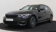 Zwart Gebruikt 2022 BMW 330e Executive Stationwagen | € 39.950 (Eerlijke prijs)