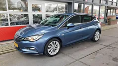 Blauw (metallic) Gebruikt 2017 Opel Astra Innovation Hatchback | € 10.990 (Eerlijke prijs)