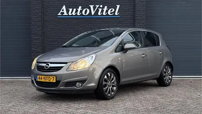 Bruin Gebruikt 2010 Opel Corsa Edition Hatchback | € 3.945 (Eerlijke prijs)