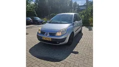 Grijs, metallic lak Gebruikt 2005 Renault Scénic II Expression MPV | € 1.250 (Eerlijke prijs)