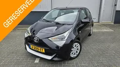 Zwart Gebruikt 2020 Toyota Aygo X-play Hatchback | € 10.999 (Eerlijke prijs)