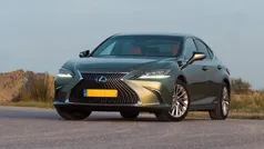 Groen Gebruikt 2019 Lexus ES300H Sedan | € 36.500