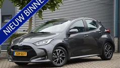 Grijs Gebruikt 2021 Toyota Yaris Hybrid Hatchback | € 20.950 (Eerlijke prijs)