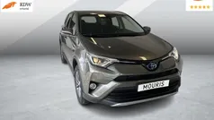 , metallic lak Gebruikt 2018 Toyota RAV4 Hybrid Team SUV | € 27.450 (Eerlijke prijs)