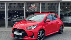 Rood Gebruikt 2021 Toyota Yaris Hybrid Plus Hatchback | € 21.400 (Eerlijke prijs)