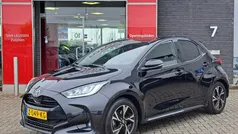 Zwart, metallic lak Gebruikt 2024 Toyota Yaris Hybrid Edition Hatchback | € 24.900 (Eerlijke prijs)