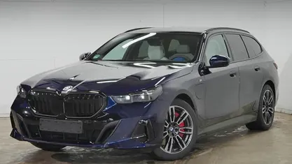 Blauw Gebruikt 2025 BMW 550e M Sport Stationwagen | € 87.895 (Goede deal)