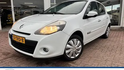 Occasion Renault Clio IV Authentique 75 PK (55 kW) 2012 Wit Hatchback