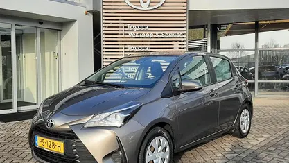 Grijs Occasion 2017 Toyota Yaris Hatchback | € 11.400 (Eerlijke prijs)