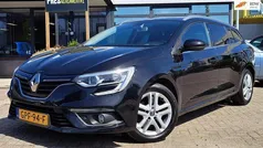 Zwart, metallic lak Gebruikt 2017 Renault Mégane GrandTour Zen Stationwagen | € 9.950 (Goede deal)