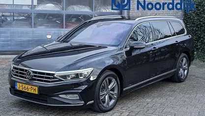 Zwart Gebruikt 2020 VW Passat Business+ Stationwagen | € 22.950 (Eerlijke prijs)