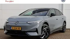 Grijsmoonstone grey/zwart dak Gebruikt 2024 VW ID.7 Pro Sedan | € 44.750 (Super prijs)