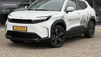 Nieuw Toyota Urban Cruiser Executive 127 kW (174 PK) 2026 Wit SUV