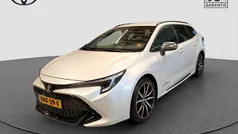 Wit Gebruikt 2025 Toyota Corolla Hybrid Sport Stationwagen | € 37.995 (Eerlijke prijs)