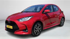 Rood Gebruikt 2023 Toyota Yaris Hybrid Business Edition Hatchback | € 22.350 (Eerlijke prijs)