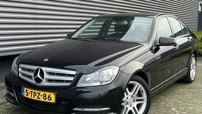 Zwart (metallic) Gebruikt 2012 Mercedes C200 Avantgarde Sedan | € 9.995 (Eerlijke prijs)