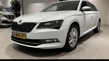 Wit Gebruikt 2017 Skoda Superb Business Line Stationwagen | € 18.900 (Eerlijke prijs)
