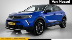 Blauw, metallic lak Gebruikt 2022 Opel Mokka-e Ultimate SUV | € 19.800 (Eerlijke prijs)