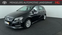 Zwart Gebruikt 2016 Mercedes B180 Ambition MPV | € 17.450 (Eerlijke prijs)