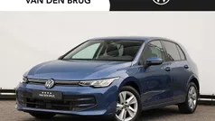 Blauw Gebruikt 2024 VW Golf VIII Edition Hatchback | € 34.295 (Eerlijke prijs)