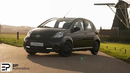 Zwart Gebruikt 2012 Toyota Aygo Hatchback | € 3.750 (Eerlijke prijs)