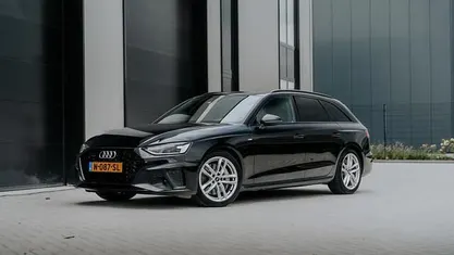 Zwart (metallic) Gebruikt 2020 Audi A4 S-Line Stationwagen | € 29.900 (Goede deal)