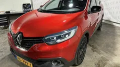 Rood, metallic lak Gebruikt 2017 Renault Kadjar Bose Edition SUV | € 13.900 (Eerlijke prijs)