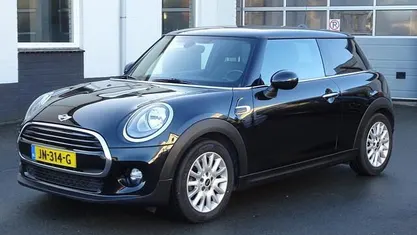 Zwart Gebruikt 2016 Mini Cooper Business Hatchback | € 13.900 (Eerlijke prijs)