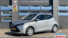 Grijs Gebruikt 2017 Toyota Aygo X-play Hatchback | € 8.645 (Goede deal)