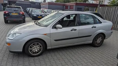 Grijs Gebruikt 2002 Ford Focus Sedan | € 1.299 (Goede deal)