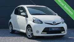 Wit Gebruikt 2014 Toyota Aygo Hatchback | € 6.498 (Eerlijke prijs)