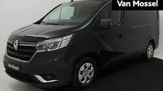 Midnightzwart d68 Gebruikt 2023 Renault Trafic Van | € 23.930 (Eerlijke prijs)