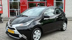 Gebruikt 2017 Toyota Aygo X-play Hatchback | € 8.880 (Eerlijke prijs)