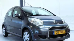 Grijs, metallic lak Gebruikt 2009 Citroën C1 Hatchback | € 2.499 (Eerlijke prijs)