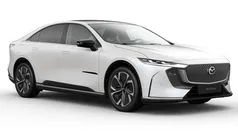 Wit Nieuw 2025 Mazda 6e Takumi-Line Sedan | € 43.299 (Eerlijke prijs)