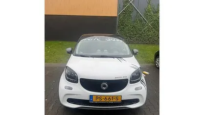 Wit (metallic) Gebruikt 2017 Smart ForFour Electric Drive Pure Hatchback | € 7.499 (Eerlijke prijs)