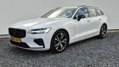 Wit Gebruikt 2021 Volvo V60 R-Design Stationwagen | € 36.900 (Eerlijke prijs)