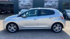 Grijs, metallic lak Gebruikt 2014 Peugeot 208 Allure Hatchback | € 9.495 (Eerlijke prijs)
