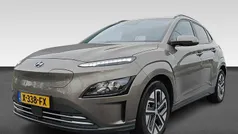 Bruin Gebruikt 2023 Hyundai Kona Pure SUV | € 27.430 (Eerlijke prijs)