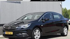Zwart Gebruikt 2019 Opel Astra Edition Hatchback | € 13.950 (Goede deal)