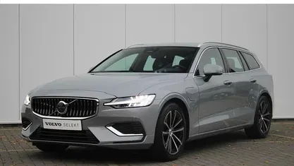 Grijs Occasion 2025 Volvo V60 Stationwagen | € 41.950 (Eerlijke prijs)