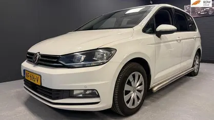 Wit Occasion 2017 VW Touran Comfortline MPV | € 8.999 (Goede deal)
