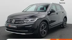 Zwart Gebruikt 2022 VW Tiguan Elegance SUV | € 35.900 (Eerlijke prijs)
