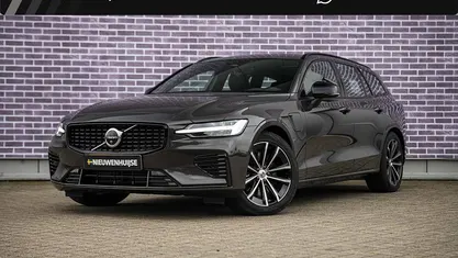 Grijs Gebruikt 2024 Volvo V60 Plus Stationwagen | € 43.899 (Eerlijke prijs)